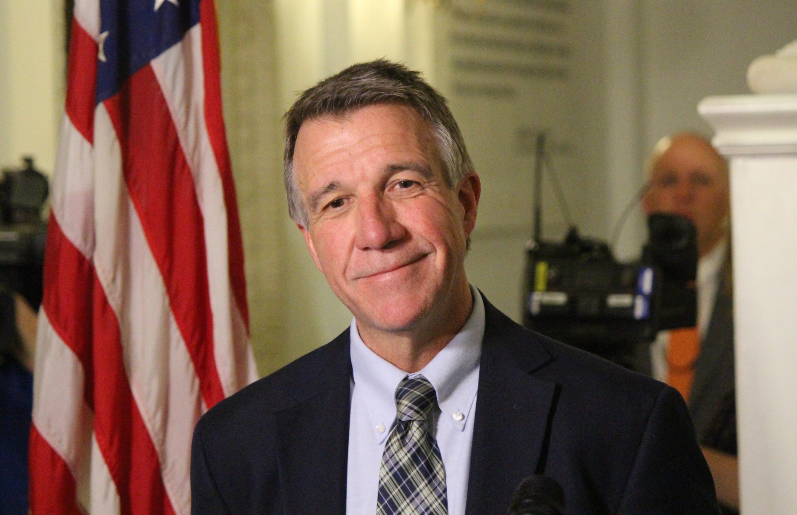 Memilih Jalur yang Berkontroversi, Gubernur Phil Scott Vermont Dijuluki Gubernur Terbodoh